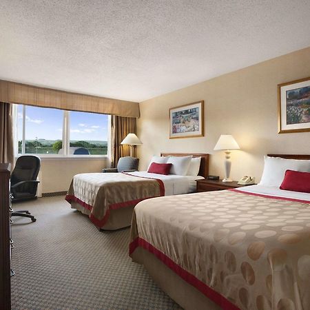 Ramada By Wyndham Cortland Hotel & Conference Center Екстер'єр фото