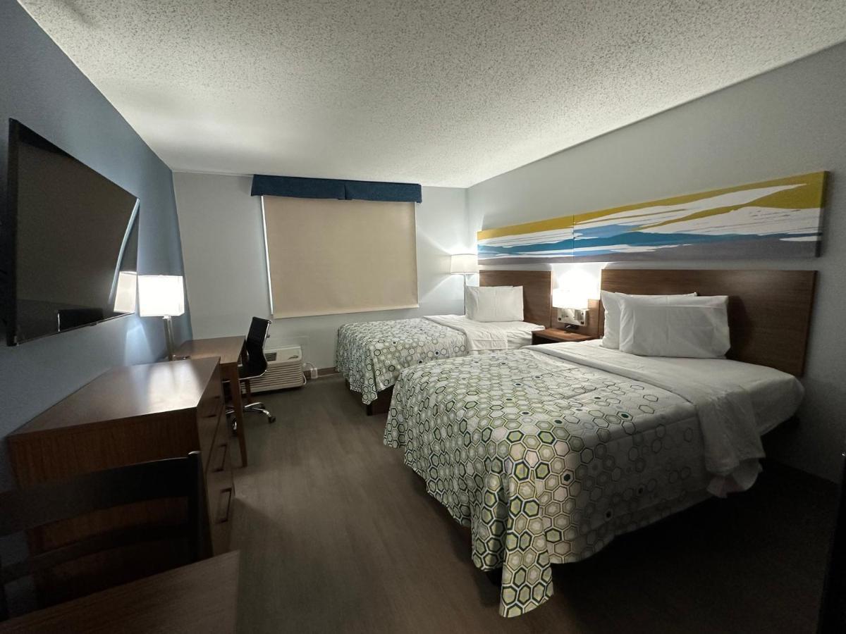Ramada By Wyndham Cortland Hotel & Conference Center Екстер'єр фото