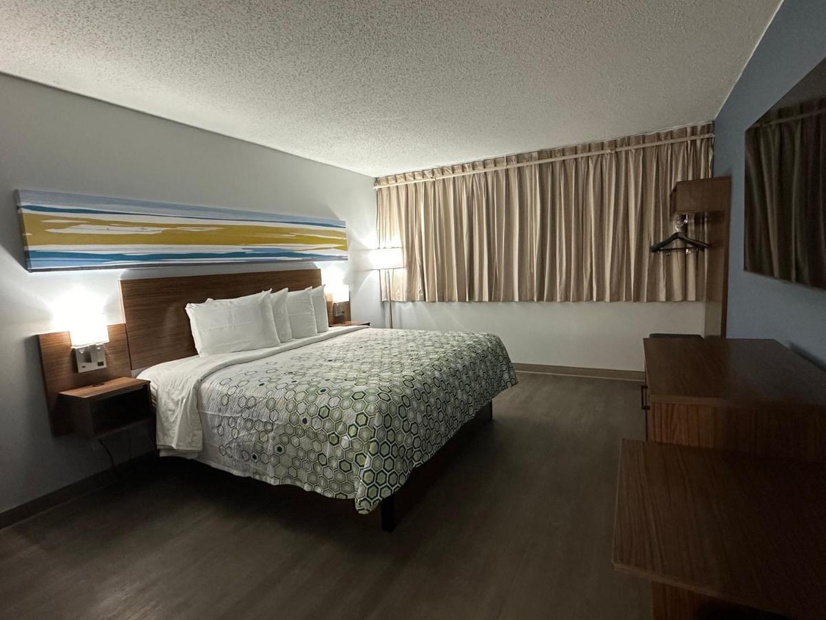 Ramada By Wyndham Cortland Hotel & Conference Center Екстер'єр фото
