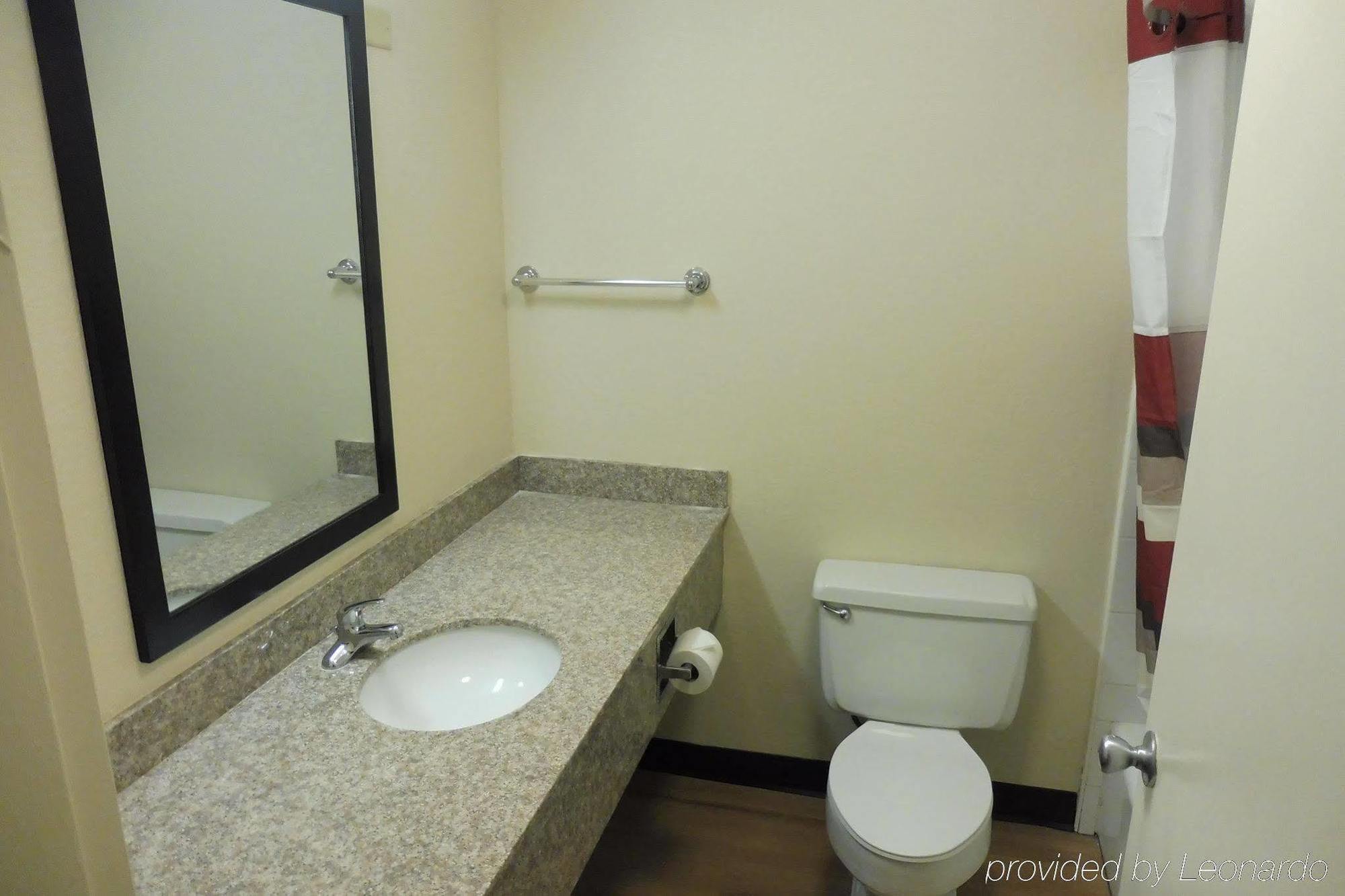 Ramada By Wyndham Cortland Hotel & Conference Center Екстер'єр фото