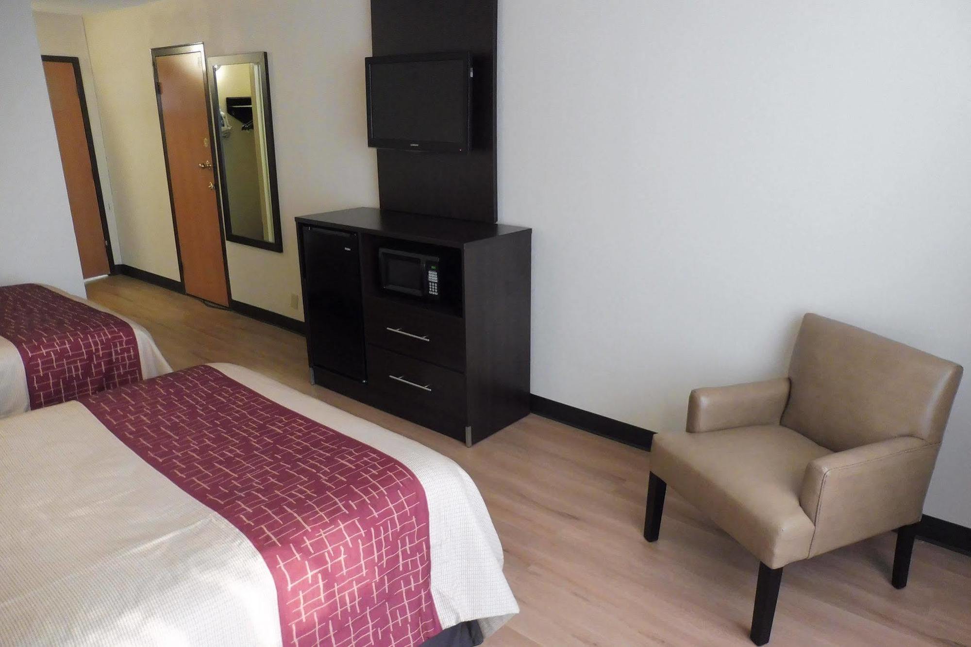 Ramada By Wyndham Cortland Hotel & Conference Center Екстер'єр фото